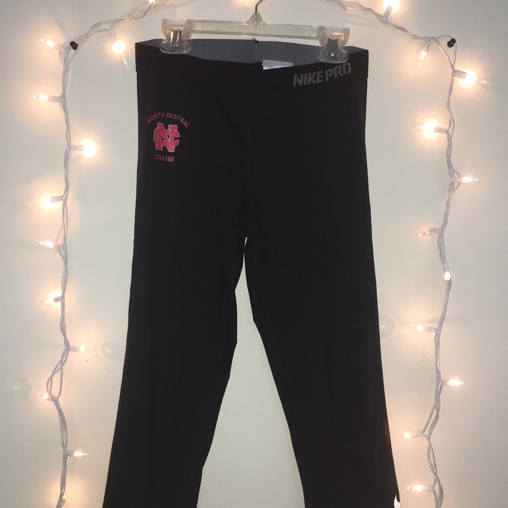 North central Nike pro Capri leggings